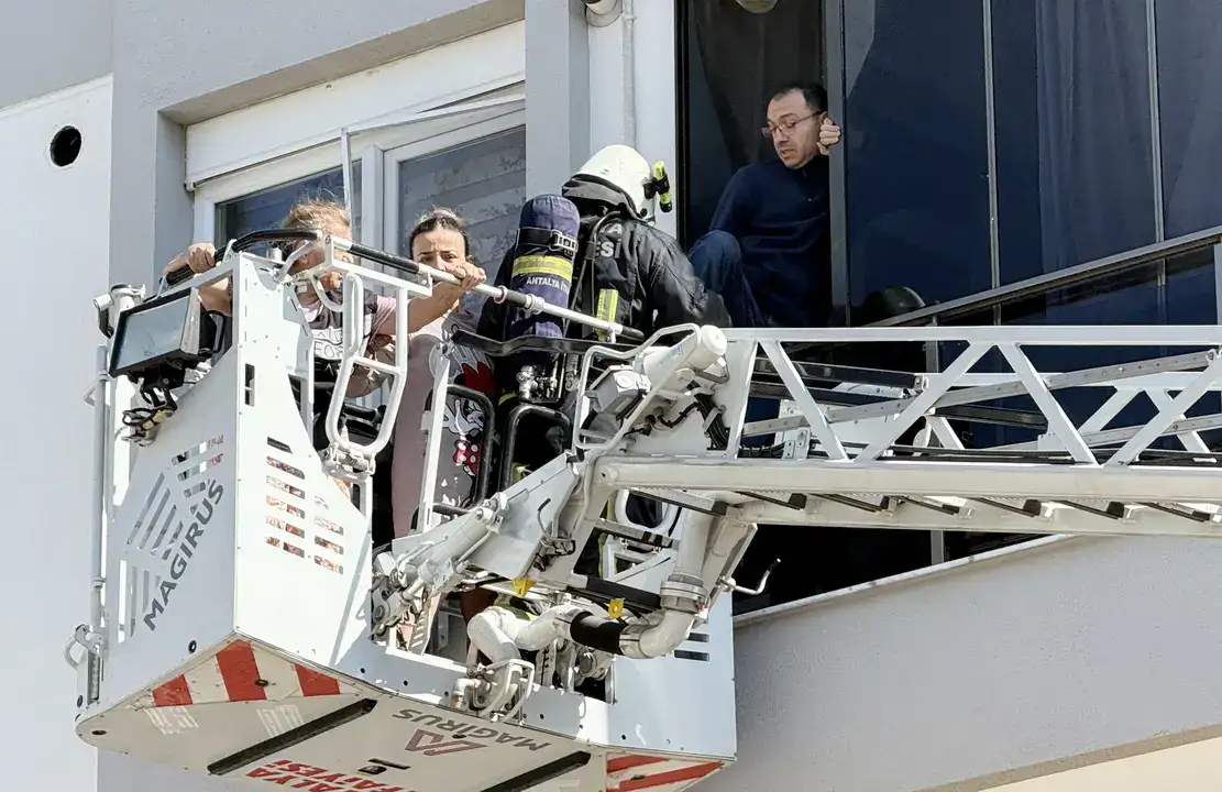 Apartmanda 6 Kişi Mahsur Kaldı: "Çatıya Ulaşsaydı Kurtuluş Yoktu" 10